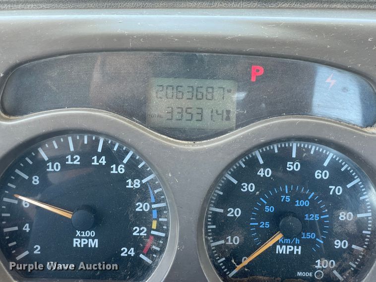 image for item DN5003 2003 Mack CH613  semi truck