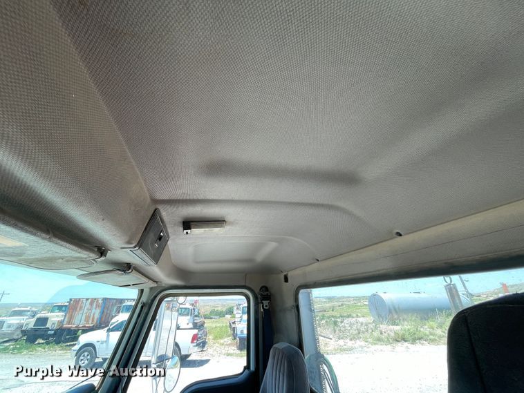 image for item DN5003 2003 Mack CH613  semi truck