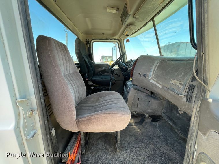 image for item DN5003 2003 Mack CH613  semi truck