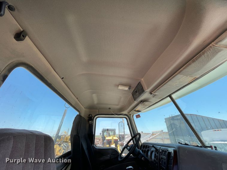 image for item DN5003 2003 Mack CH613  semi truck