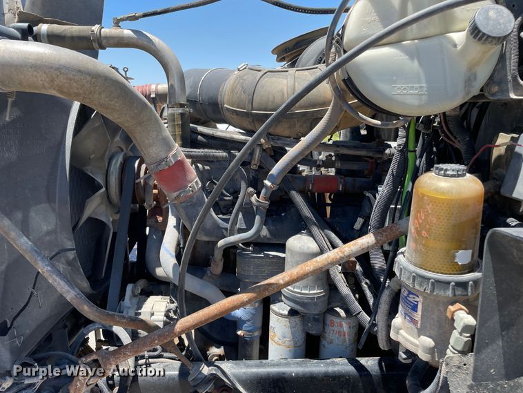 image for item DN5003 2003 Mack CH613  semi truck