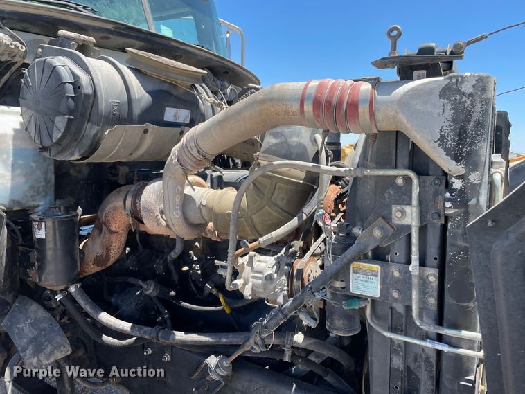 image for item DN5003 2003 Mack CH613  semi truck