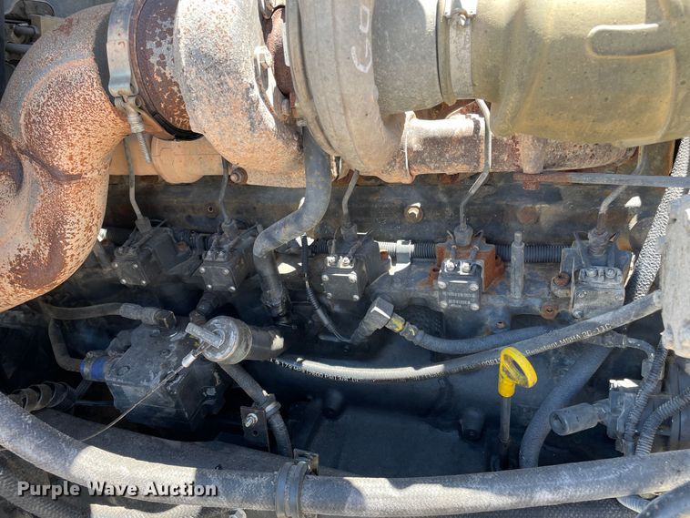 image for item DN5003 2003 Mack CH613  semi truck