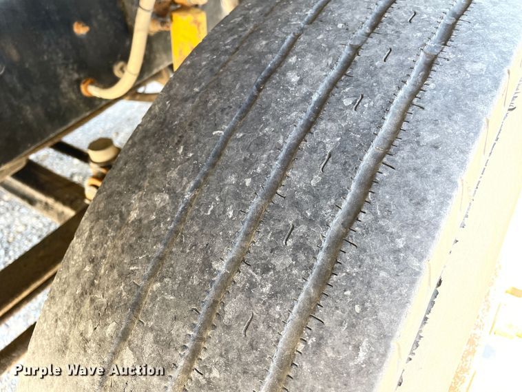 image for item DN5003 2003 Mack CH613  semi truck