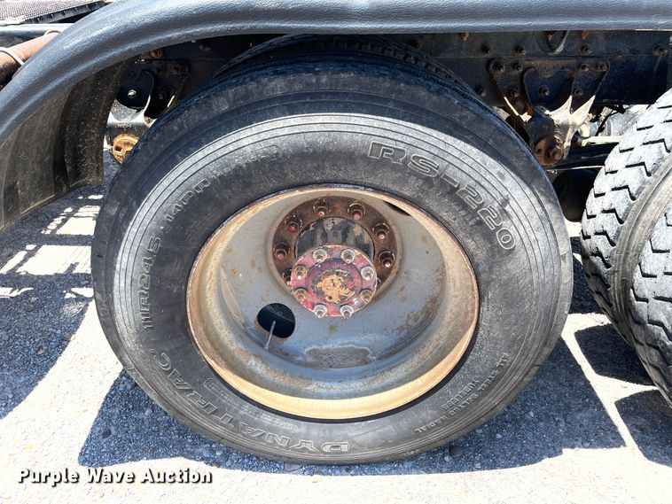 image for item DN5003 2003 Mack CH613  semi truck