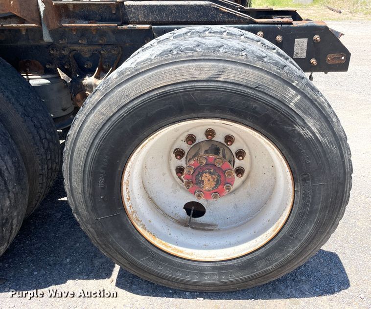 image for item DN5003 2003 Mack CH613  semi truck