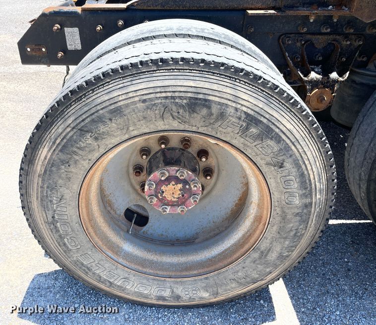 image for item DN5003 2003 Mack CH613  semi truck