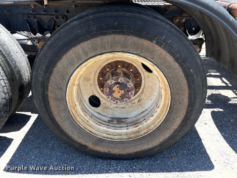 image for item DN5003 2003 Mack CH613  semi truck