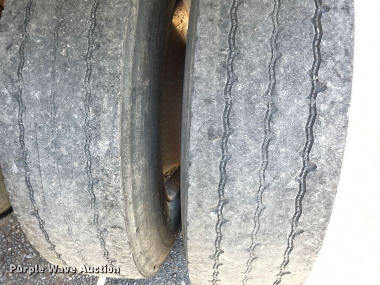 image for item DN5003 2003 Mack CH613  semi truck