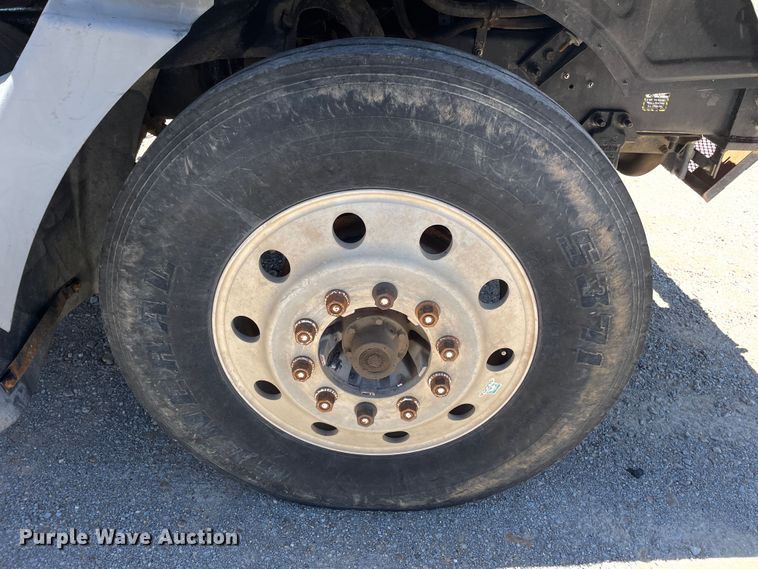 image for item DN5003 2003 Mack CH613  semi truck