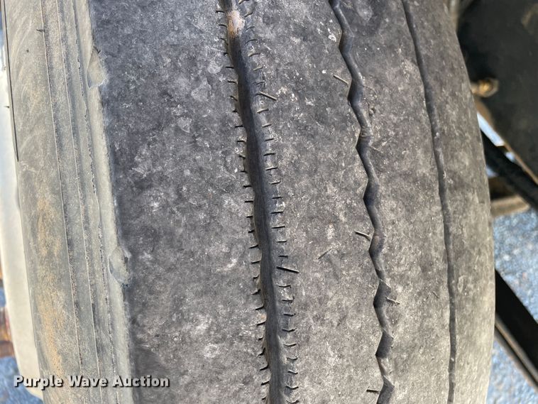 image for item DN5003 2003 Mack CH613  semi truck