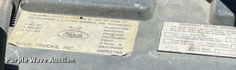 image for item DN5003 2003 Mack CH613  semi truck