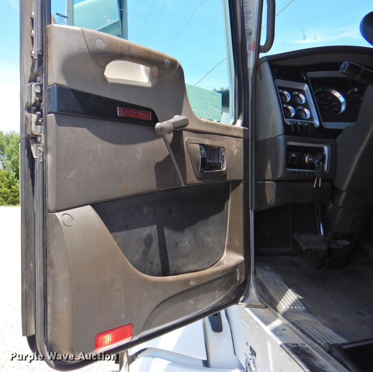 image for item DP4357 2012 Kenworth T660  semi truck