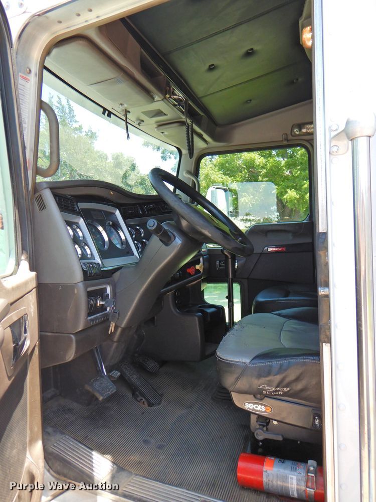 image for item DP4357 2012 Kenworth T660  semi truck