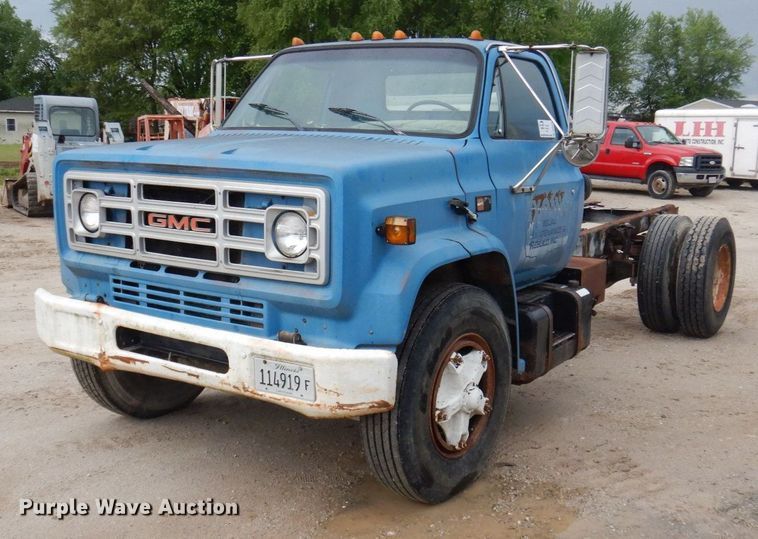 image for item DP5534 1987 GMC TopKick C7000  truck cab and chassis