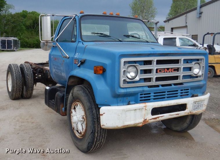 image for item DP5534 1987 GMC TopKick C7000  truck cab and chassis