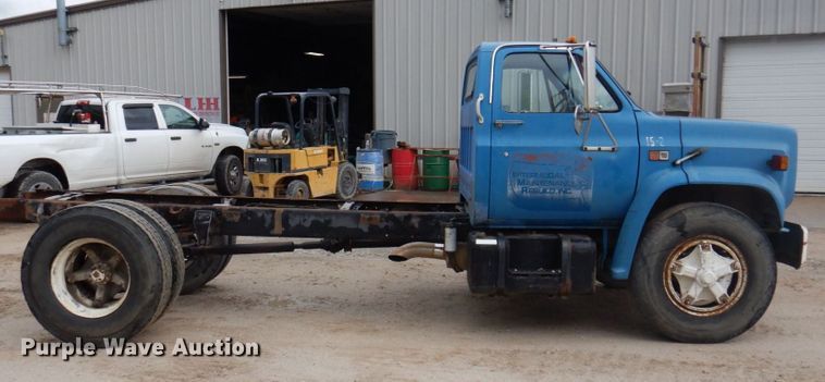 image for item DP5534 1987 GMC TopKick C7000  truck cab and chassis