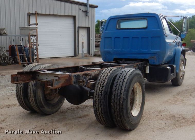 image for item DP5534 1987 GMC TopKick C7000  truck cab and chassis