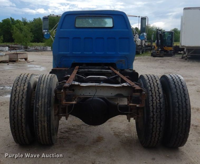 image for item DP5534 1987 GMC TopKick C7000  truck cab and chassis