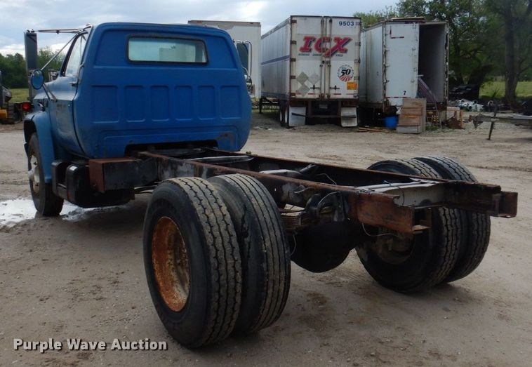 image for item DP5534 1987 GMC TopKick C7000  truck cab and chassis