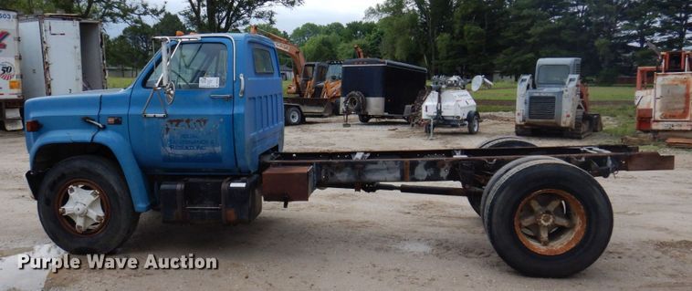 image for item DP5534 1987 GMC TopKick C7000  truck cab and chassis