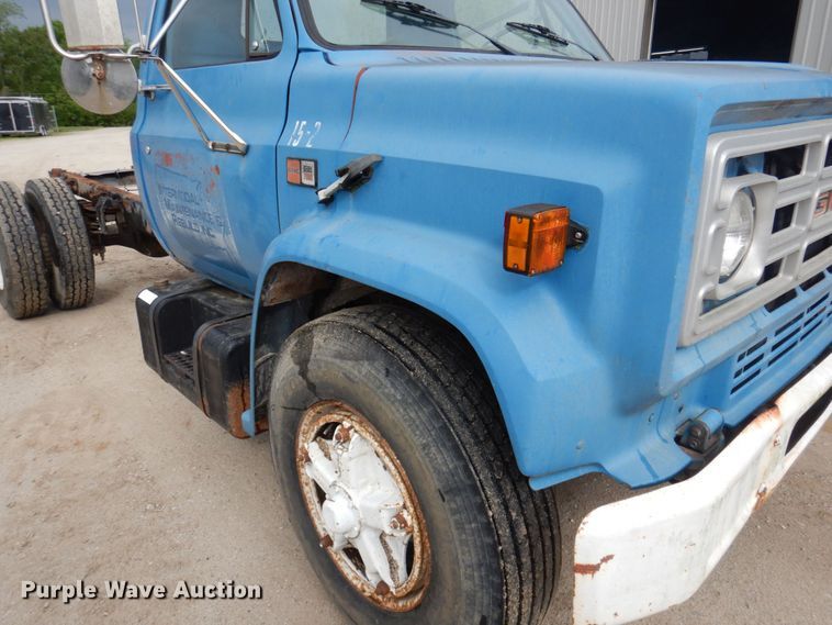 image for item DP5534 1987 GMC TopKick C7000  truck cab and chassis