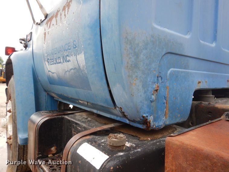 image for item DP5534 1987 GMC TopKick C7000  truck cab and chassis