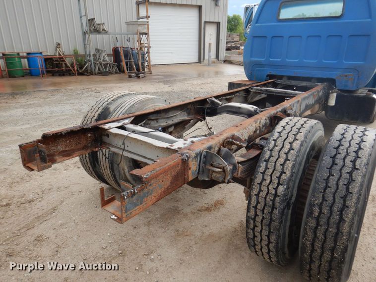 image for item DP5534 1987 GMC TopKick C7000  truck cab and chassis