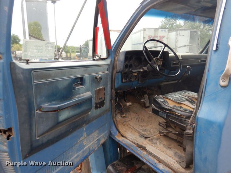 image for item DP5534 1987 GMC TopKick C7000  truck cab and chassis