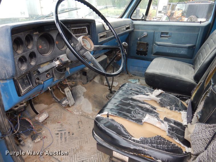 image for item DP5534 1987 GMC TopKick C7000  truck cab and chassis