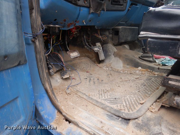 image for item DP5534 1987 GMC TopKick C7000  truck cab and chassis