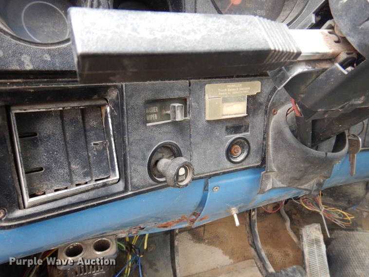 image for item DP5534 1987 GMC TopKick C7000  truck cab and chassis