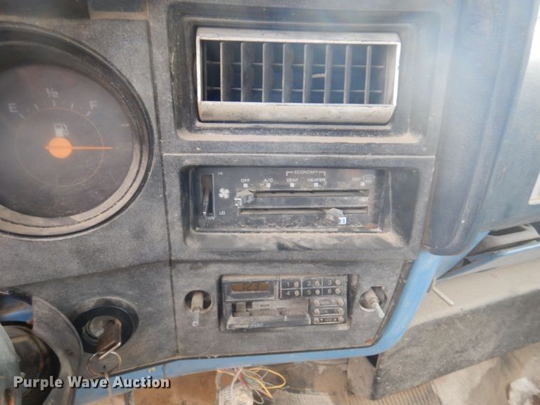 image for item DP5534 1987 GMC TopKick C7000  truck cab and chassis