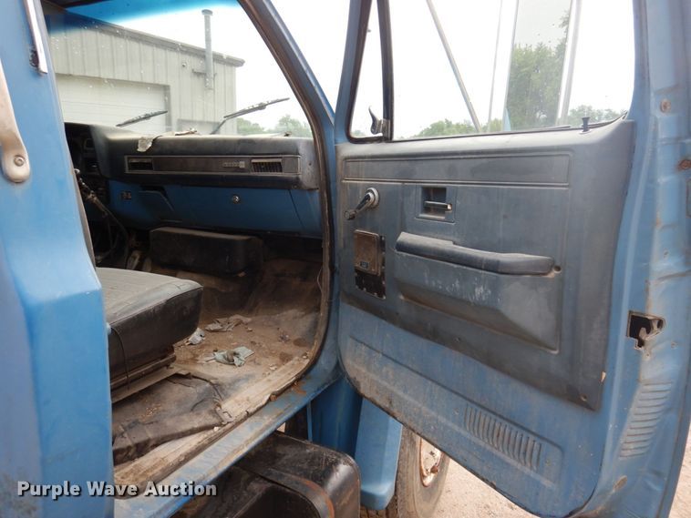 image for item DP5534 1987 GMC TopKick C7000  truck cab and chassis