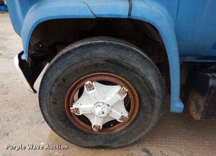 image for item DP5534 1987 GMC TopKick C7000  truck cab and chassis