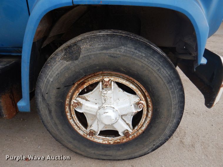 image for item DP5534 1987 GMC TopKick C7000  truck cab and chassis