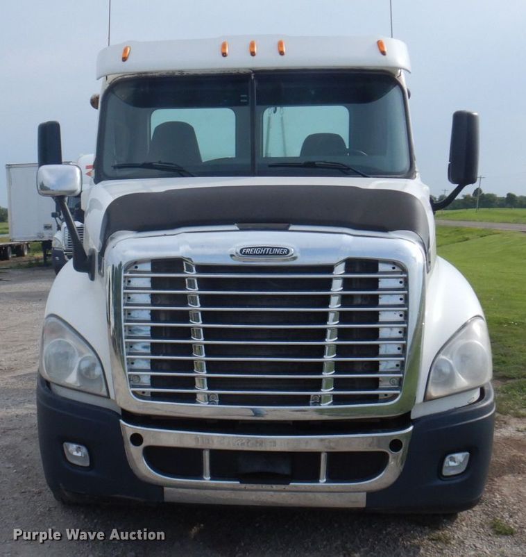 image for item DP5612 2015 Freightliner Cascadia  semi truck