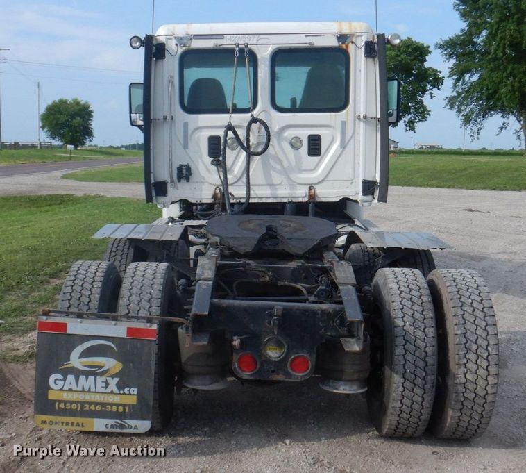 image for item DP5612 2015 Freightliner Cascadia  semi truck