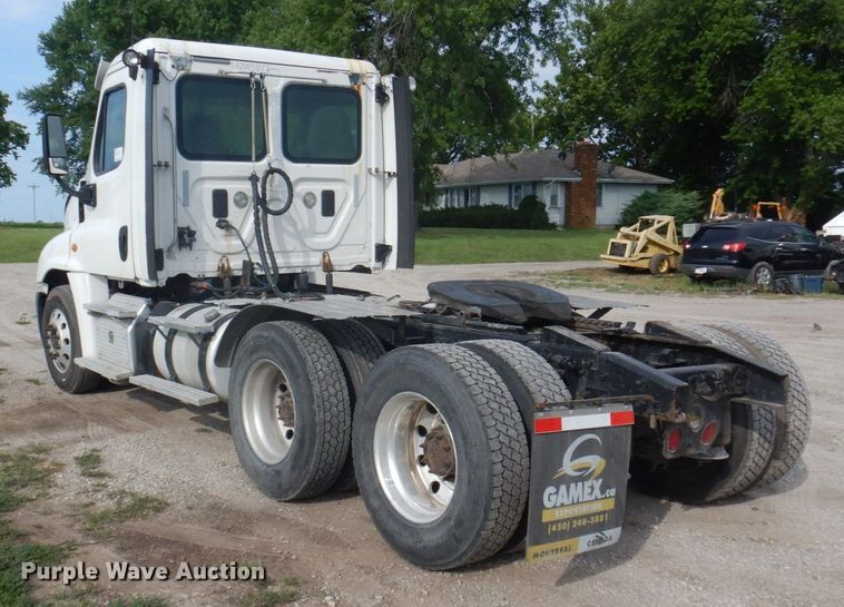 image for item DP5612 2015 Freightliner Cascadia  semi truck