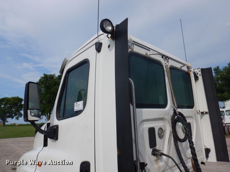 image for item DP5612 2015 Freightliner Cascadia  semi truck