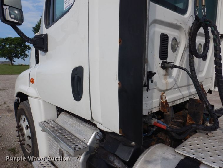 image for item DP5612 2015 Freightliner Cascadia  semi truck