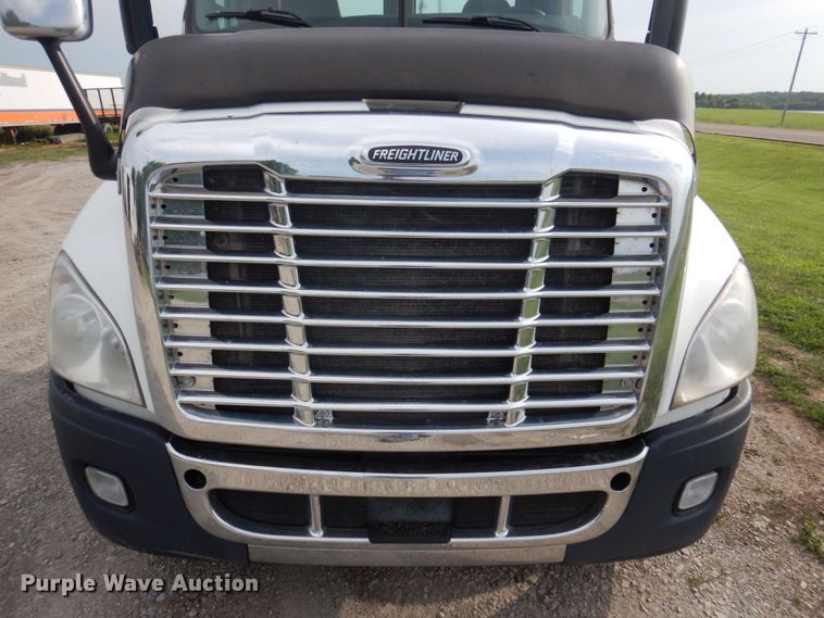 image for item DP5612 2015 Freightliner Cascadia  semi truck