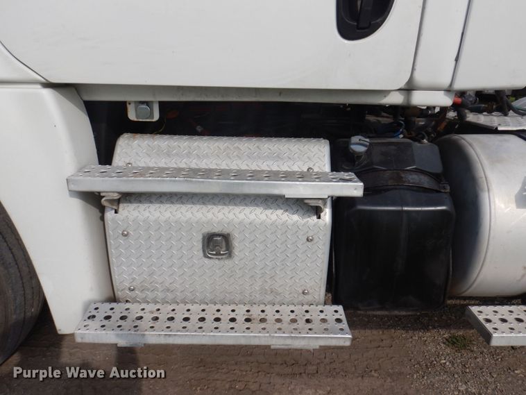 image for item DP5612 2015 Freightliner Cascadia  semi truck