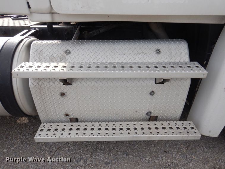 image for item DP5612 2015 Freightliner Cascadia  semi truck