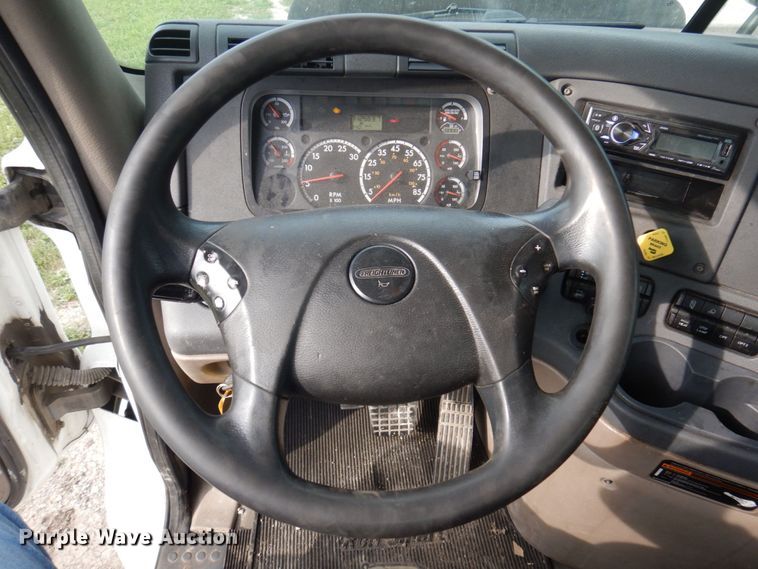 image for item DP5612 2015 Freightliner Cascadia  semi truck