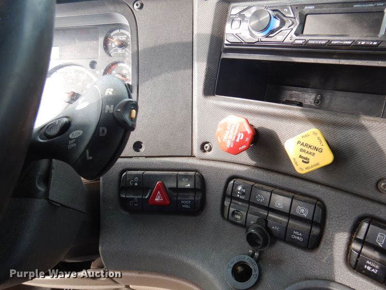 image for item DP5612 2015 Freightliner Cascadia  semi truck