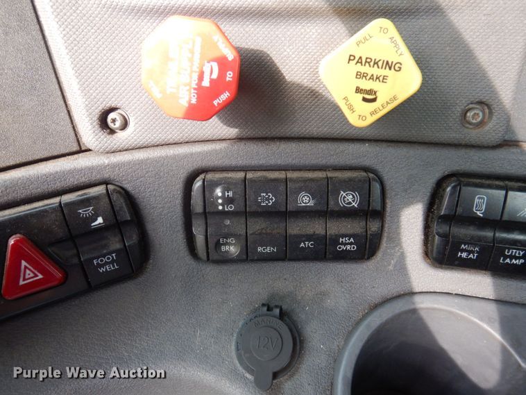 image for item DP5612 2015 Freightliner Cascadia  semi truck