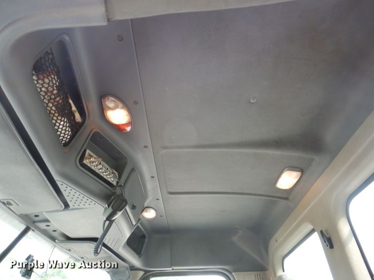 image for item DP5612 2015 Freightliner Cascadia  semi truck