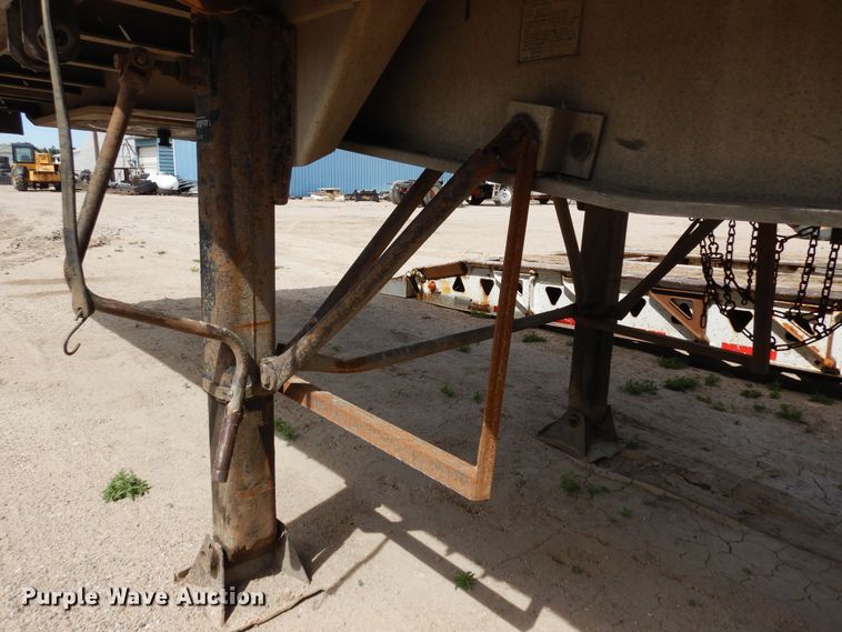 image for item DR1222 1996 Ravens 1448A66  flatbed trailer