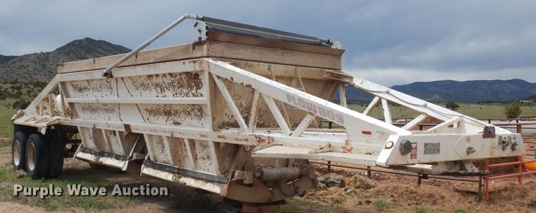 image for item DR1233 2002 Flowboy BD24  bottom dump trailer